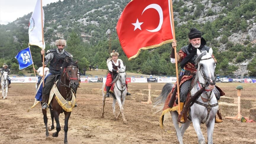 Antalya'da Kökbörü Müsabakaları ve Atlı Spor Gösterileri düzenlendi