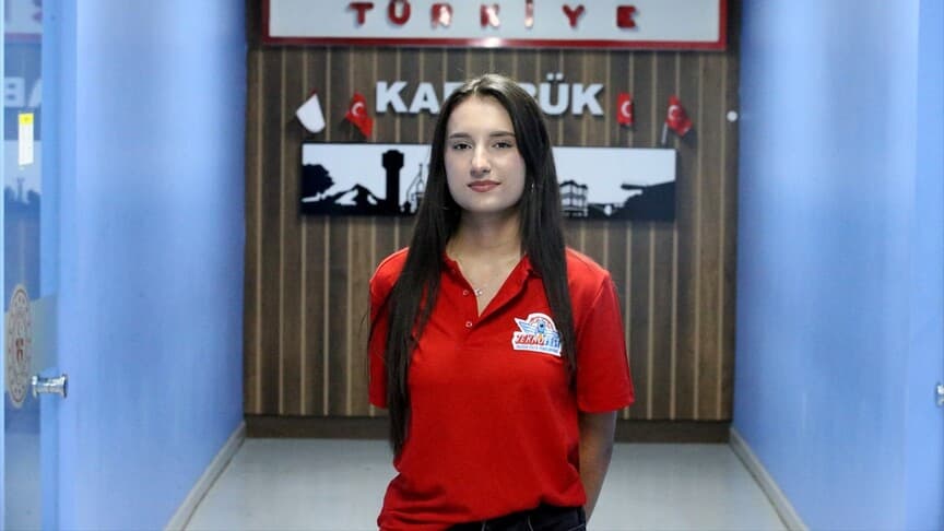 Matematikte uluslararası birincilik kazanan Ayşegül Balım, TEKNOFEST projeleriyle geleceğe hazırlanıyor