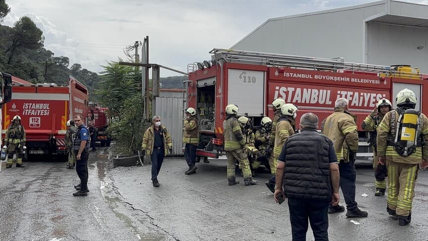 İstanbul'daki fabrikada kimyasal tepkime nedeniyle işçiler tahliye edildi