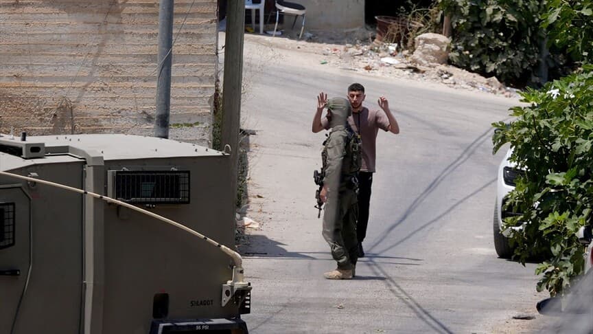 İsrailliler Nablus'ta Filistin topraklarına baskın düzenlemeye devam etti