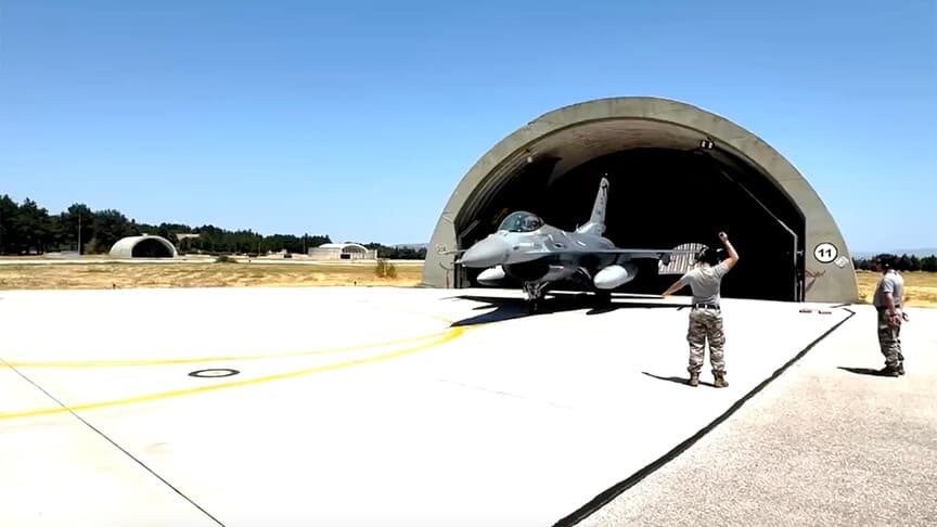 F-16 savaş uçakları Karadeniz'de eğitim uçuşu gerçekleştirdi