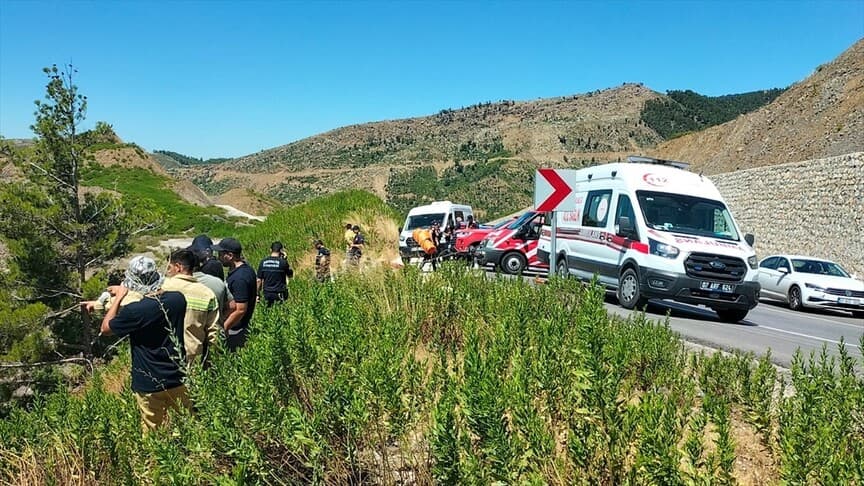 Antalya'da uçuruma düşen otomobilde 5 kişi hayatını kaybetti