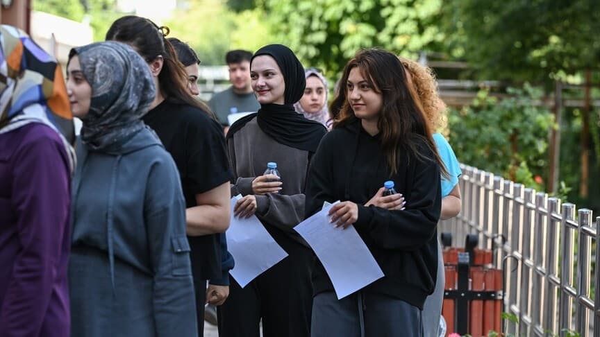 Milli Eğitim Bakanlığı Akademi Giriş Sınavı'nın ilk oturumu başladı