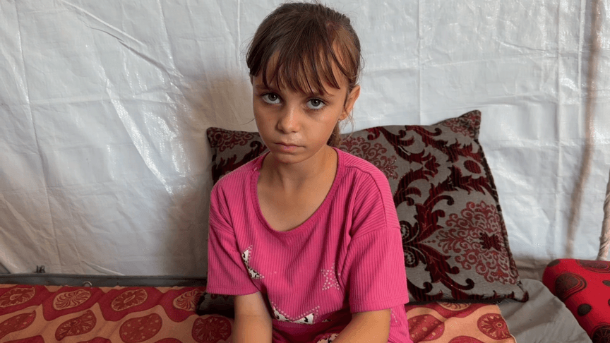 10 yaşındaki Zeyne, 3 yıldır tedavi için yurt dışına çıkmayı bekliyor