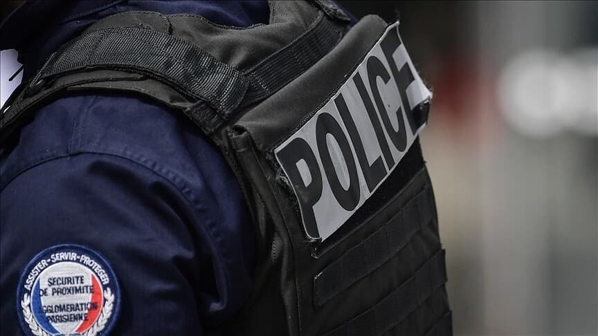 Paris'te bıçaklı saldırıda 3 kişi yaralandı