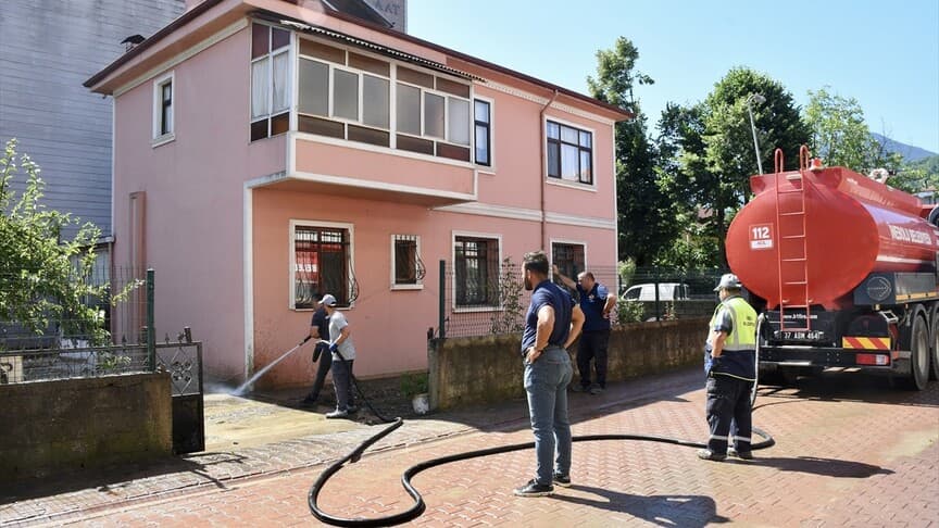 Kastamonu Cide'de su baskını sonrası ekipler çalışmalara devam ediyor