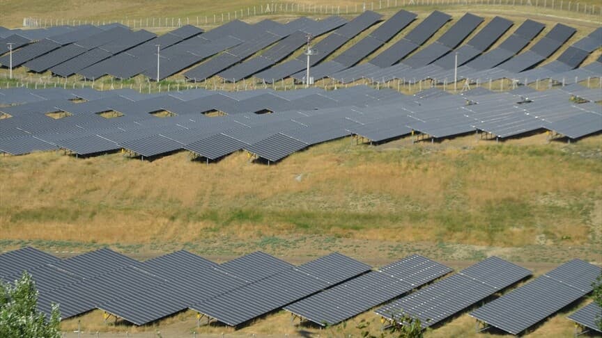 Muş'ta Alparslan-2 Barajı'ndaki güneş enerjisi santrali elektrik üretmeye başladı