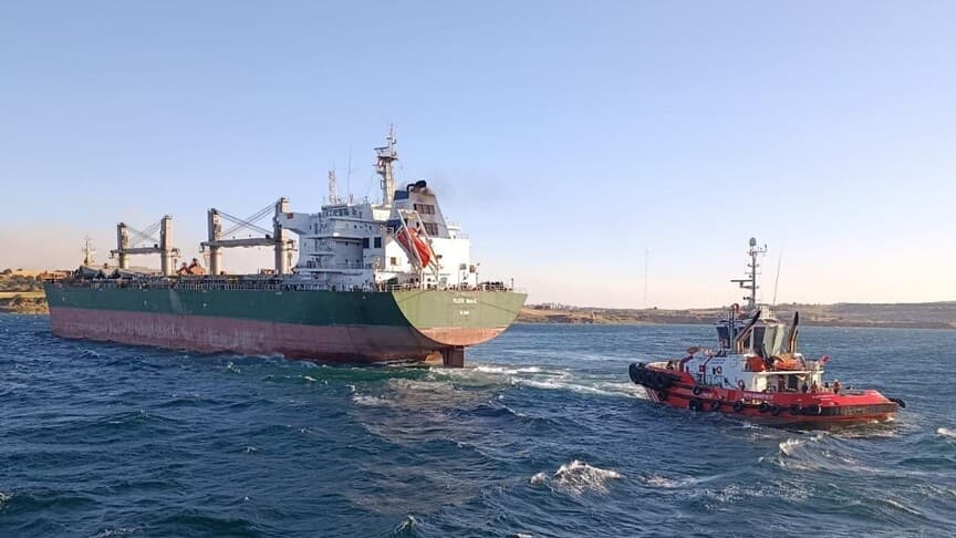 Çanakkale Boğazı'nda gemi trafiği karaya oturan yük gemisi nedeniyle durduruldu