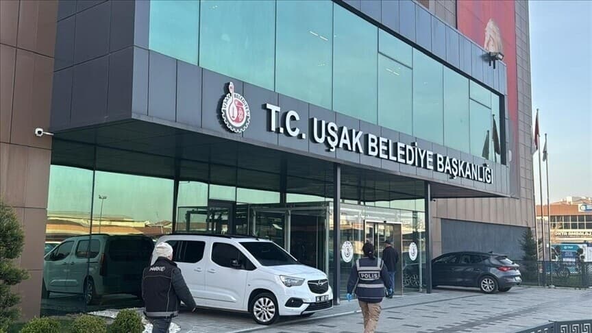 Uşak Belediyesi'nde çalışan 15 kişi gözaltına alındı
