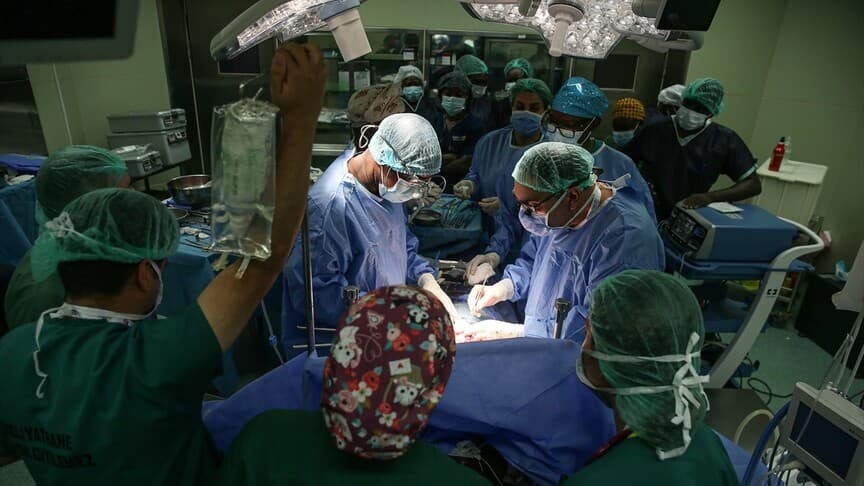 Burkina Faso'da Türk doktorların gözetiminde böbrek nakilleri başladı