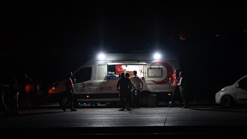 Türk Kızılay, orman yangınlarından etkilenen bölgelere yardım gönderdi