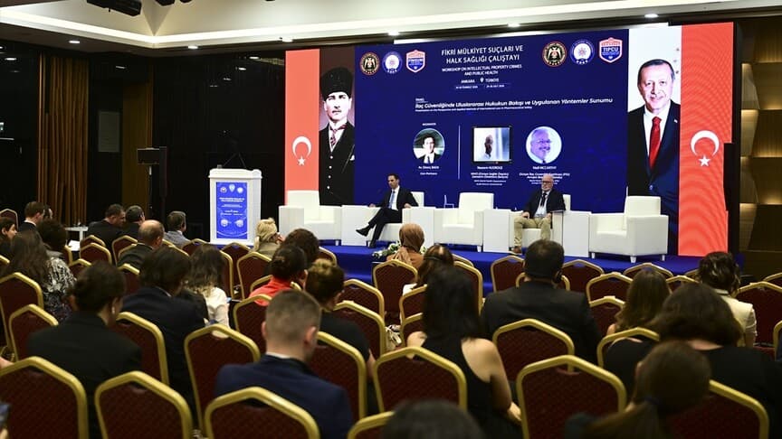 Fikri Mülkiyet Suçları ve Halk Sağlığı Çalıştayı'nda ilaç güvenliği paneli yapıldı