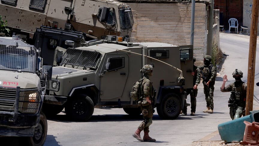 İsrail ordusu, Nablus'taki Tel beldesinde 200 Filistinliyi gözaltına aldı