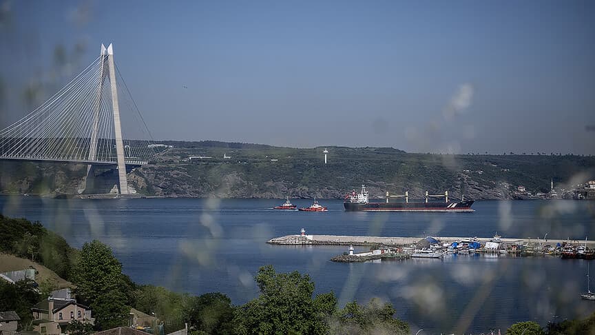 İstanbul Boğazı'ndaki gemi trafiği makine arızası nedeniyle durduruldu