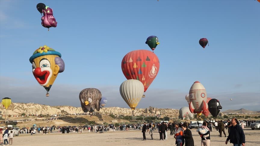 Kapadokya Balon Festivali, 30 figürlü balonla başladı