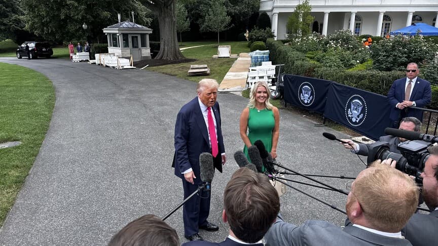 Trump, Beyaz Saray Sözcüsü Leavitt'in görevden ayrılacağını duyurdu