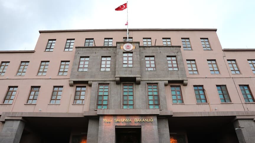 Yalova'da F-16 eğitim uçağı kaza yaptı, pilot atlayarak kurtuldu