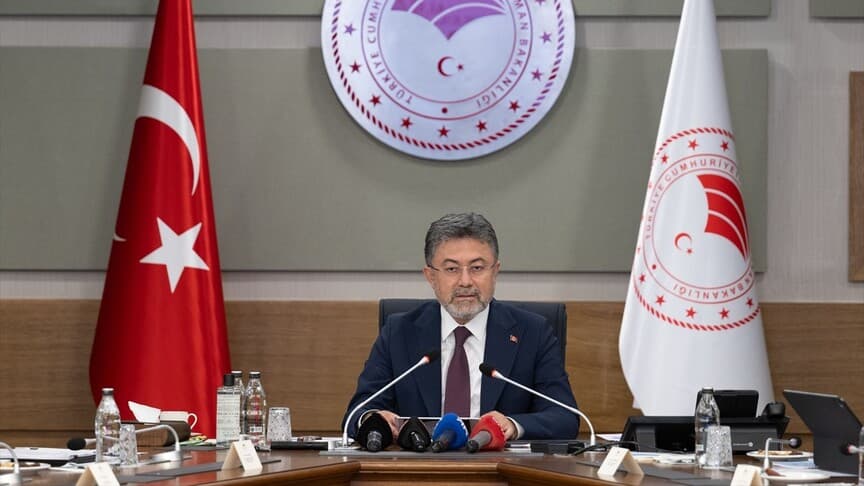 Tarım ve Orman Bakanı Yumaklı, su ayak izi çalışmalarını sürdürüyor