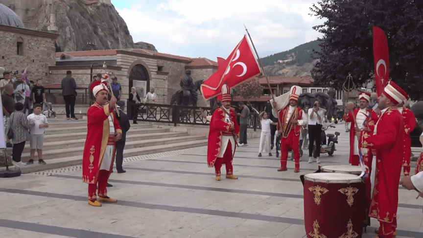 Dünya Etnospor Birliği Başkanı Erdoğan, Tokat'ta gençlerle bir araya geldi