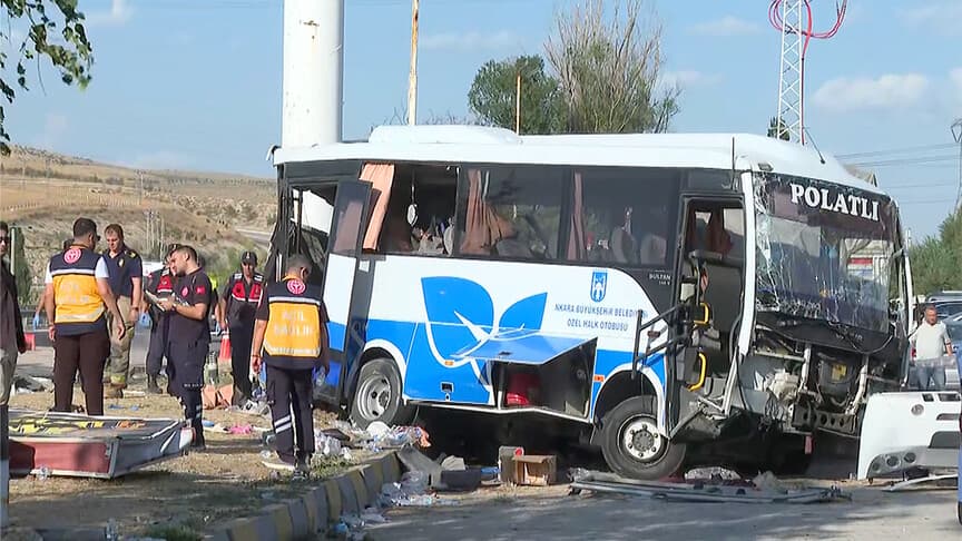 Ankara'da halk otobüsü ile kamyon çarpıştı, 2 ölü, 25 yaralı