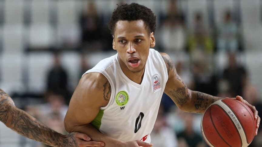 Anadolu Efes, Daron Russell ile anlaştı