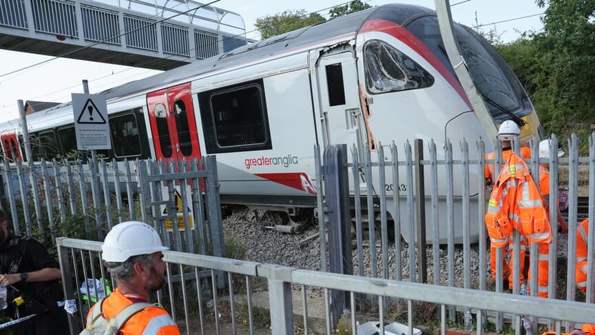 İngiltere'de iki günde ikinci tren kazası yaşandı