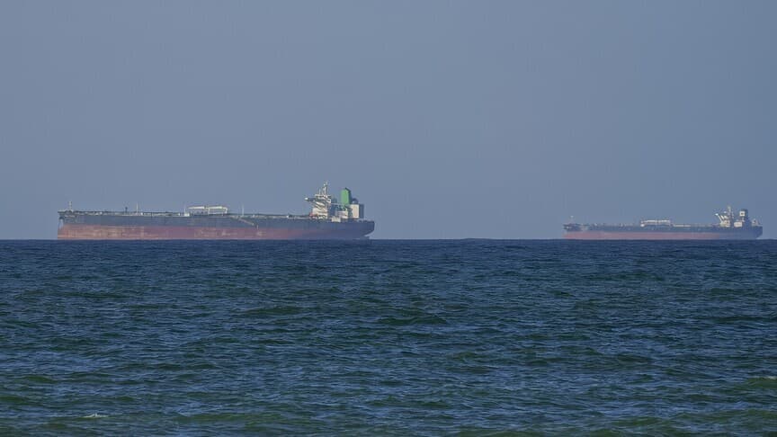 BAE'ye ait iki ADNOC tankeri Hürmüz Boğazı'nda saldırıya uğradı