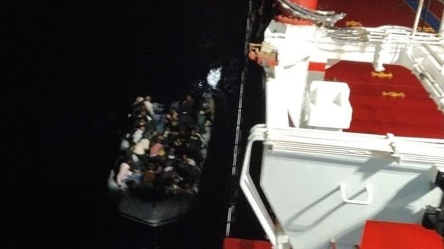 Türk gemisi Girit açıklarında 48 Sudanlı göçmeni kurtardı