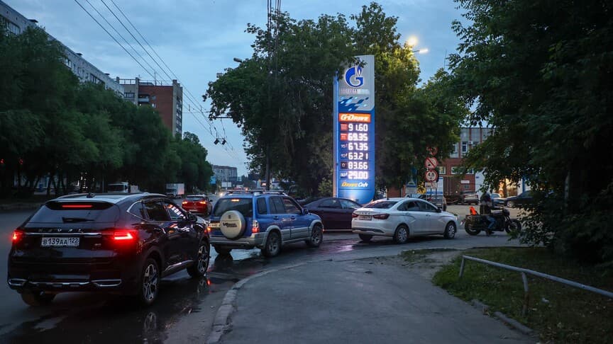 Rusya'da bazı bölgelerde akaryakıt tedarik sorunları devam ediyor