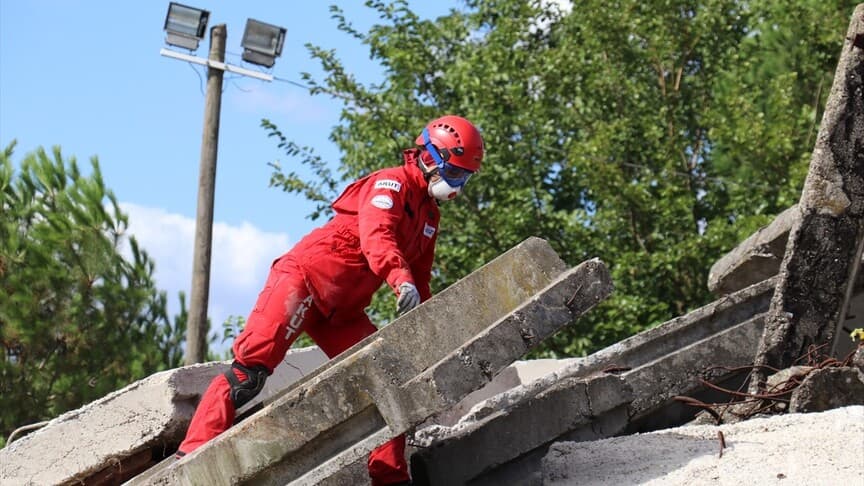 Kocaeli'de 6 ilin katılımıyla deprem tatbikatı başladı