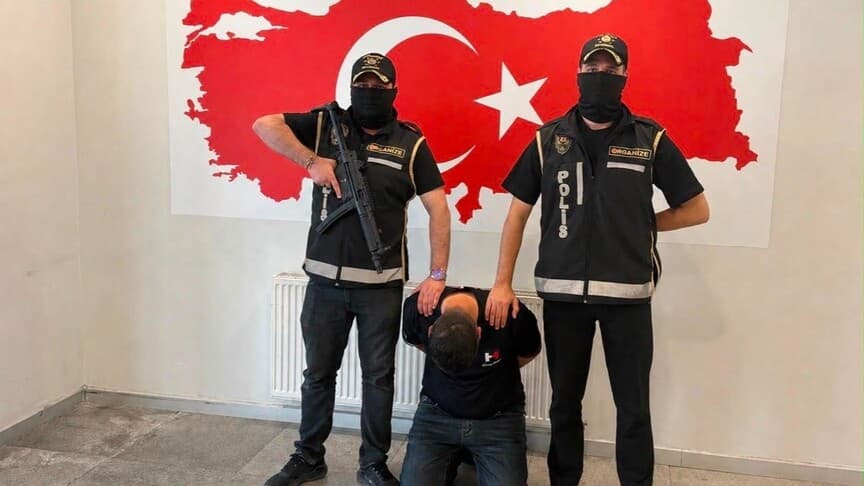 Azerbaycan'da yakalanan suç örgütü şüphelisi Türkiye'ye getirildi