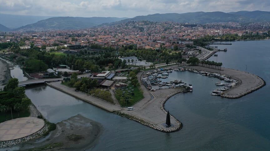 Gölcük'te deprem sonrası yapı stoku yenileniyor