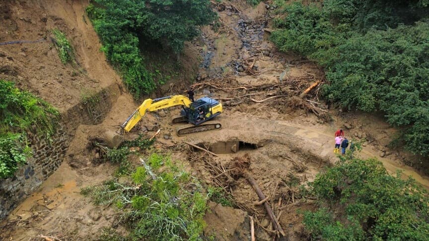 Giresun'da şiddetli yağış yolları etkiledi