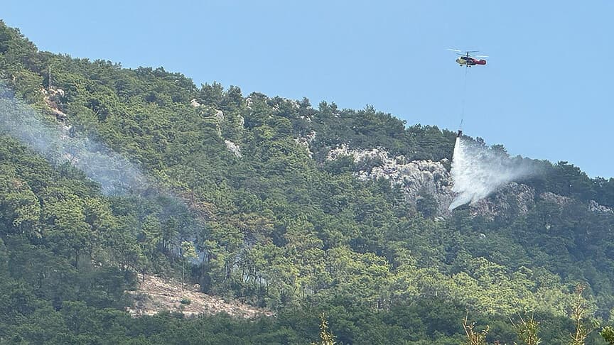Antalya'da orman yangınına müdahale sürüyor