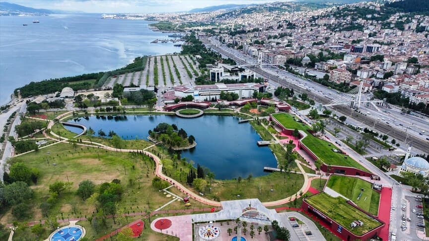 Marmara Depremi'nin üzerinden 27 yıl geçti
