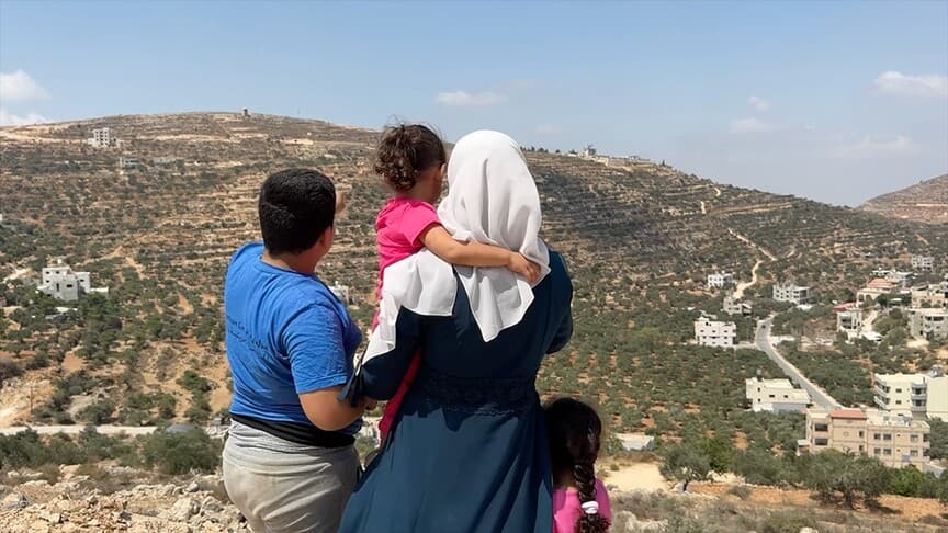 Filistinli anne, hasta kızının tedavisi için evine dönemiyor