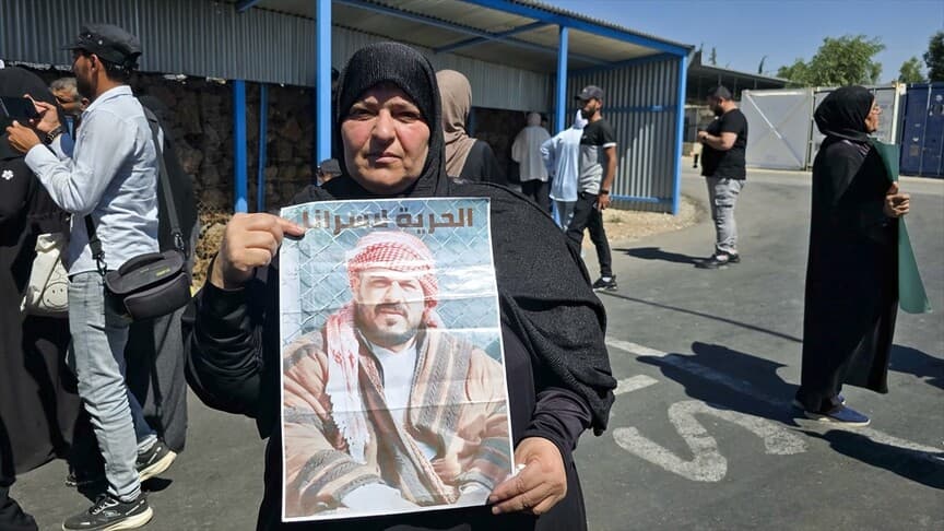 Suriyeliler, İsrail'in alıkoyduğu yakınları için BM ofisi önünde eylem yaptı