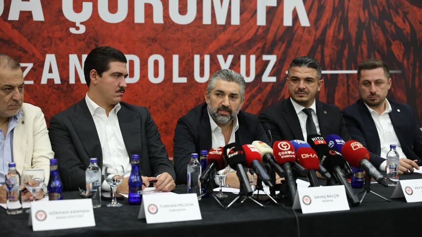 Çorum FK, maçta forması çıkarılmaya çalışılan çocuğa destek verdi