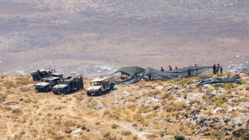 İsrail ordusu Suriye'nin Dera kırsalında çok sayıda genci gözaltına aldı