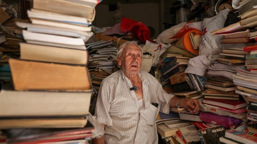 Halep'teki 91 yaşındaki sahaf, 1 milyon kitapla kültürel mirası koruyor