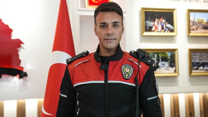 Fenerbahçe formalı çocuğu güvenli alana götüren komiser yardımcısı yaşananları anlattı