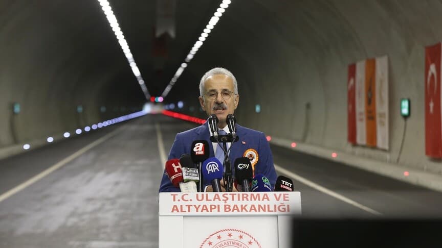 Bakan Uraloğlu: Son 24 yılda kara yolu altyapısında önemli yatırımlar yaptık