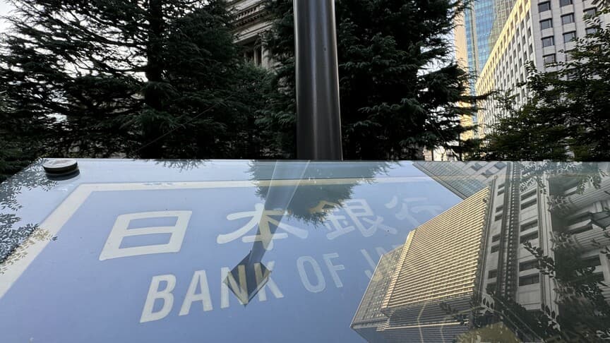 Japonya'da düşük büyüme ve yüksek enflasyon Merkez Bankası ile hükümeti zorlayabilir