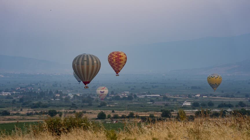 Pamukkale'de sıcak hava balonları ve gece müzeciliği deneyimi
