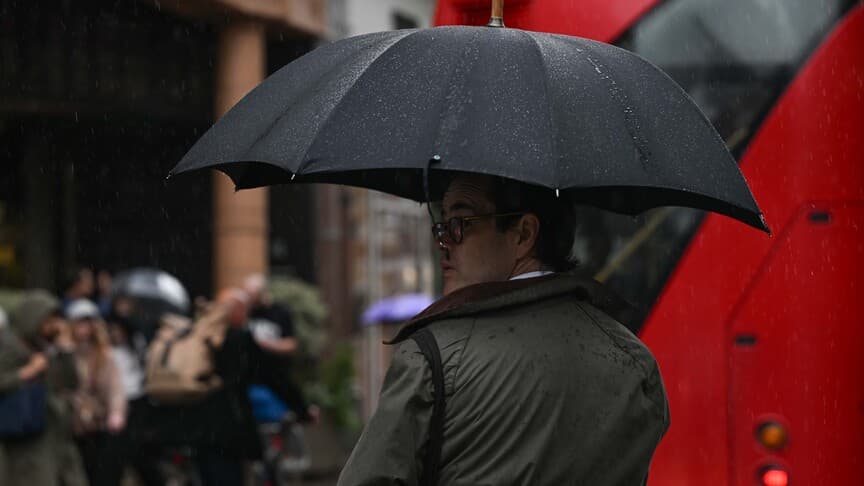 Londra 58 gün aradan sonra yağış aldı