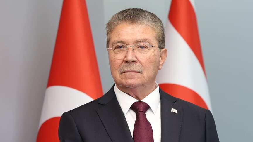 KKTC Başbakanı Üstel, GKRY'nin Kıbrıs Türk halkına yönelik baskılarını kınadı