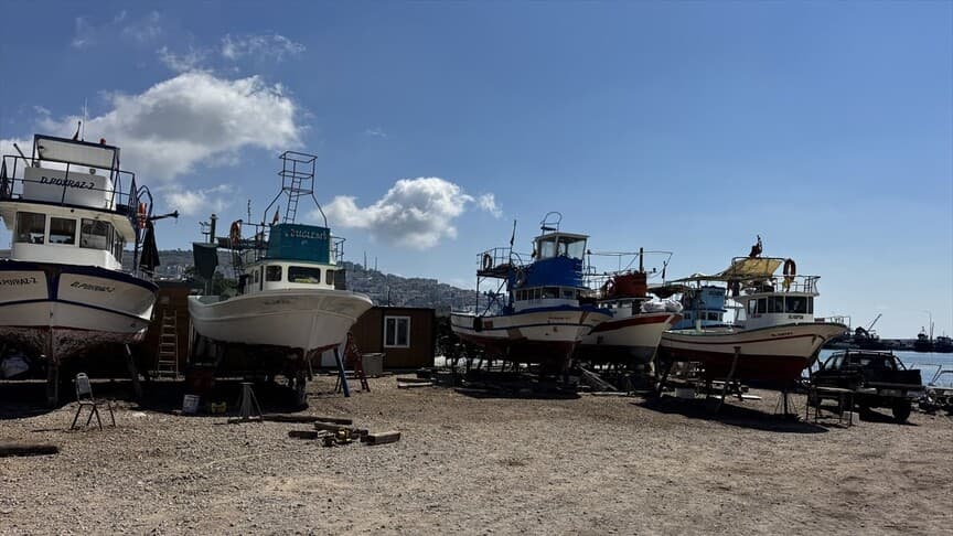 Sinop'ta balıkçılar av sezonu için hazırlık yapıyor