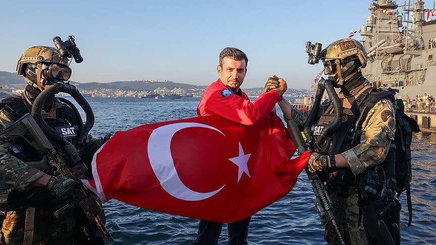 Selçuk Bayraktar, SAT ve SAS komandolarıyla buluştu