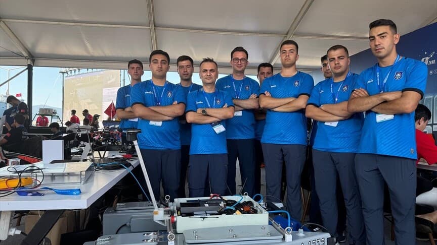 Deniz Harp Okulu öğrencileri TEKNOFEST Mavi Vatan'da İnsansız Deniz Aracı ile yarışıyor