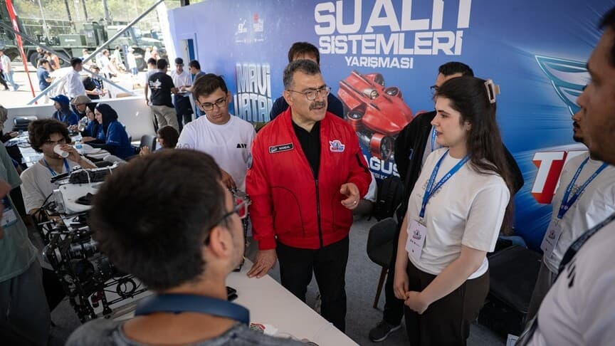 İTÜ Rektörü Mandal, TEKNOFEST Mavi Vatan'daki yarışmaları inceledi